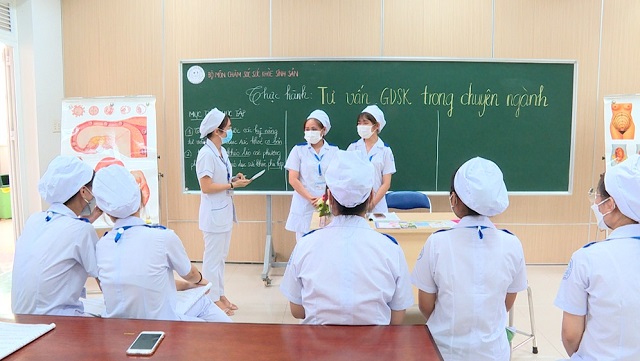 Ngành Điều dưỡng khối A00 có xét tuyển không?
